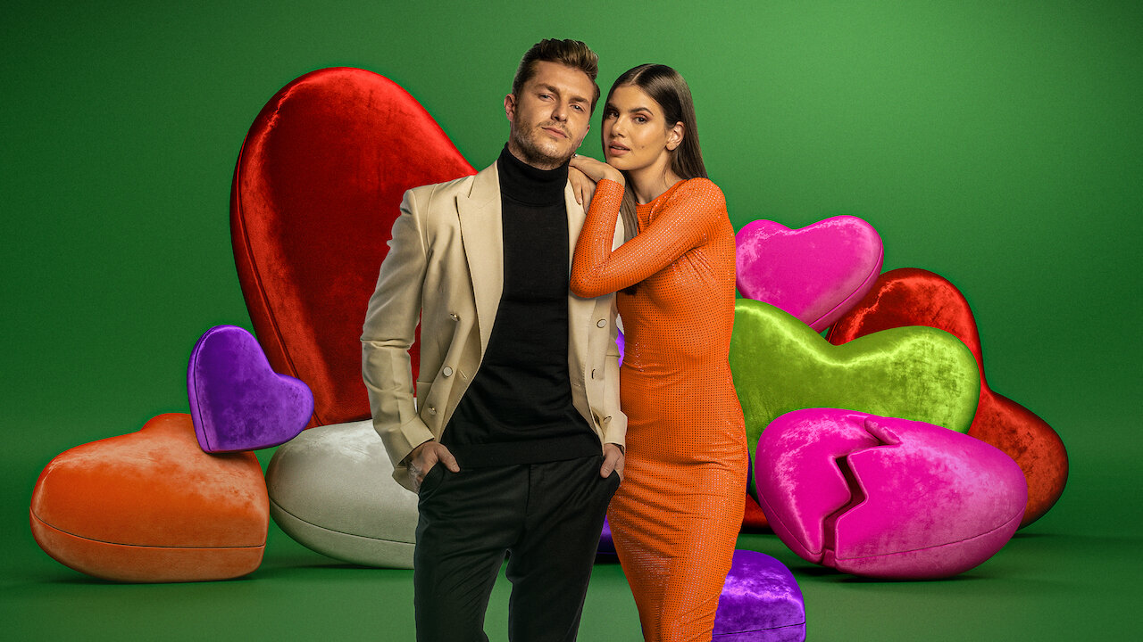 libb Highly expected by the fans, the Brazilian version of Love is Blind will be hosted by a couple who also met around cameras: Camila Queiroz and Klebber Toledo will show if love is really blind.
